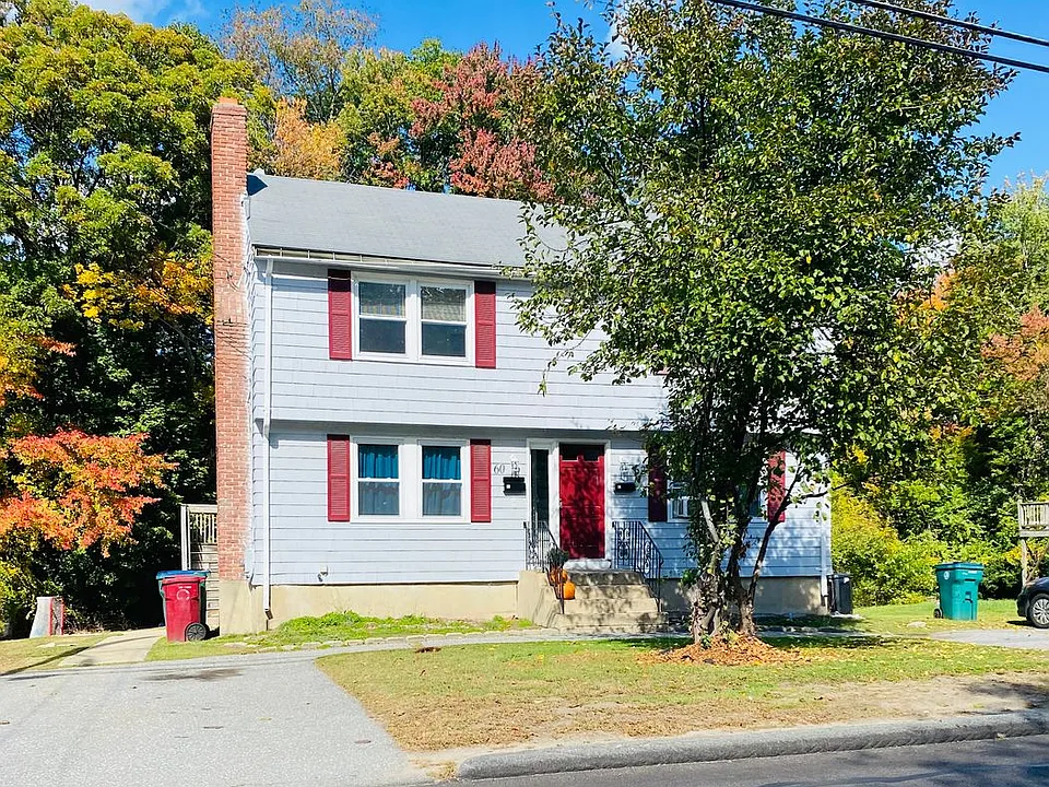 60 Hollis St