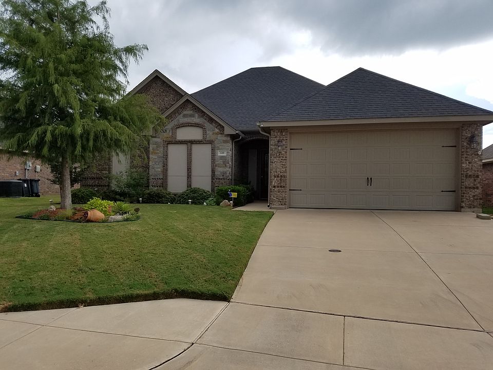 1st image of 610 Donna Cir