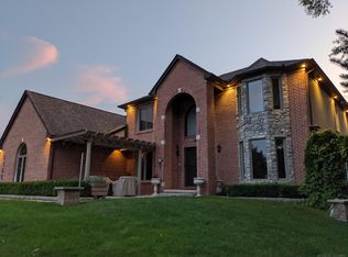 6909 Brunswick Dr, Troy, MI