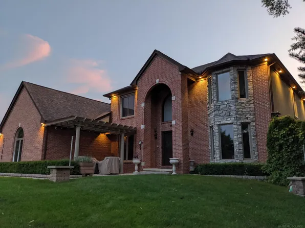 6909 Brunswick Dr, Troy, MI 48085