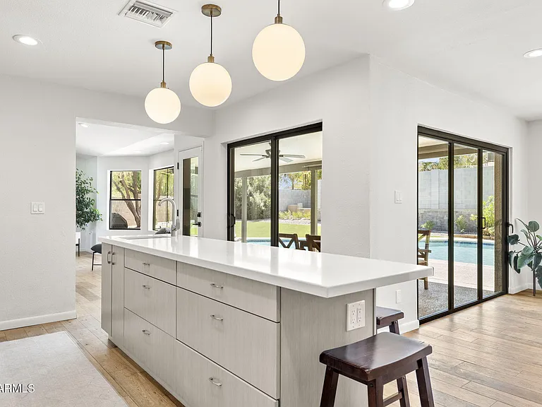 2601 E Sahuaro Dr — Photo 11
