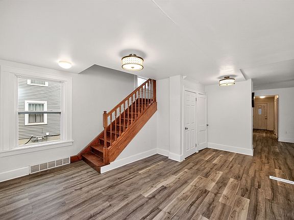 3rd image of 1127 23rd St