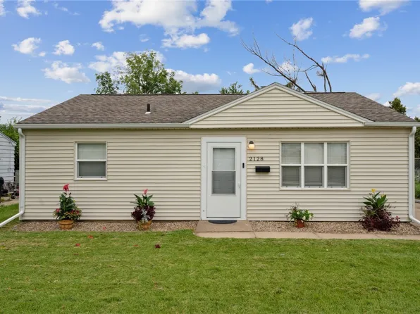 2128 8th Ave SW, Cedar Rapids, IA 52404