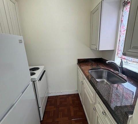 2nd image of 1705 Moffett St #C