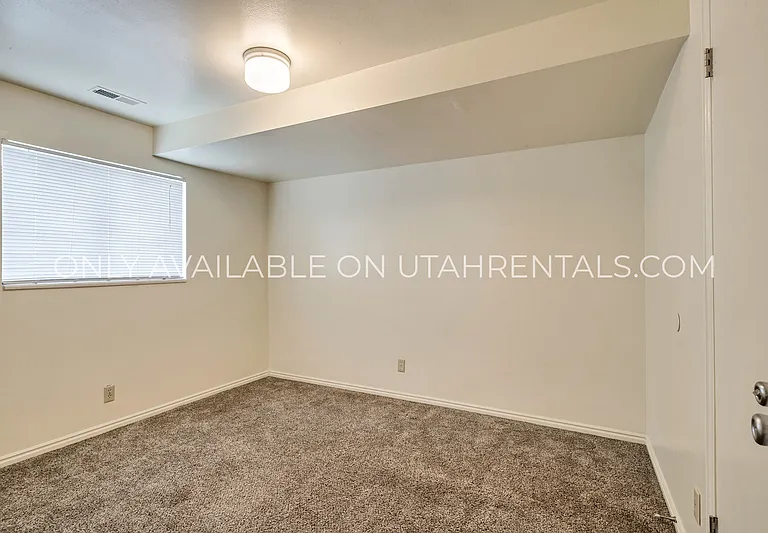 1671 Hickory Ln — Photo 14