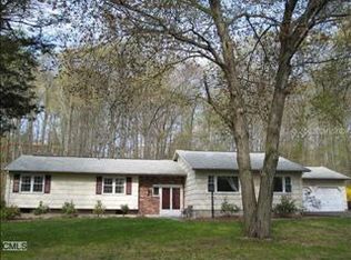 46 Stoneleigh Rd, Trumbull, CT 06611