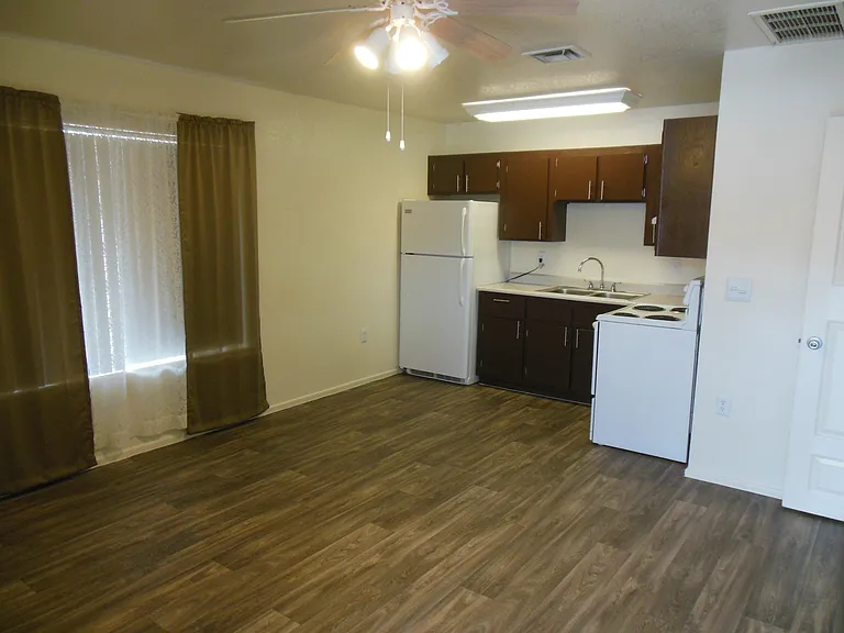 501 N 64th Pl — Photo 11