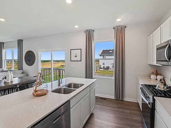 4th image of 959 Sapphire Ln