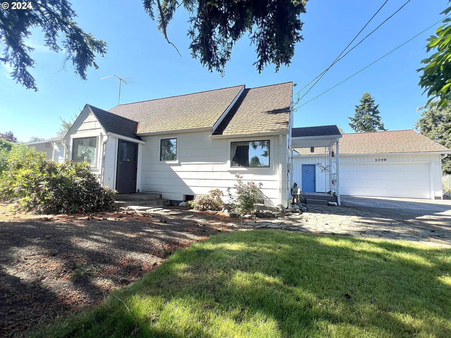 1049 McKinley St photo 1