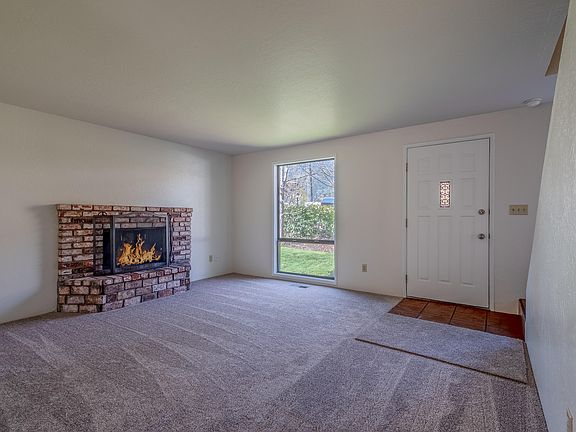 3rd image of 153 E Hersey St