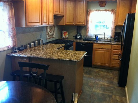 5th image of 254 Reynolds Ave