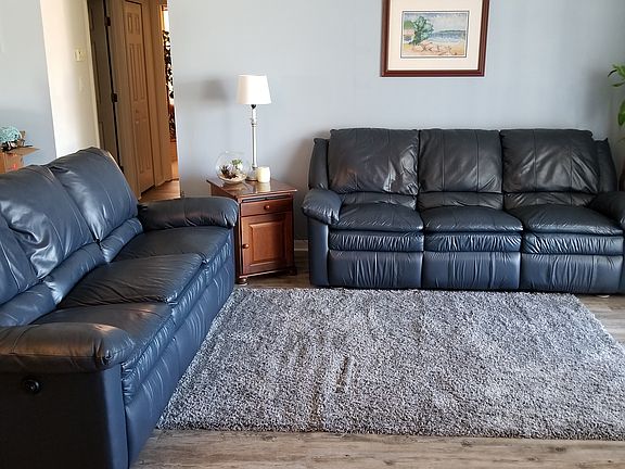 Family room 17.5' x 18.5'