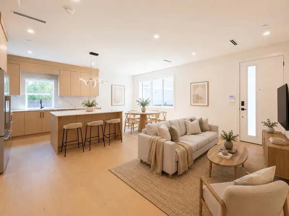3615 Turner St #3, Vancouver, BC V5K 2J2