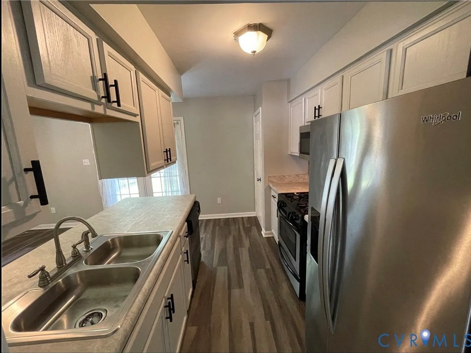 3 bed, 1.5 bath, 1360 sqft, $2,175 — Photo 2