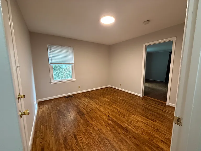 3407 Elkins Ave — Photo 9