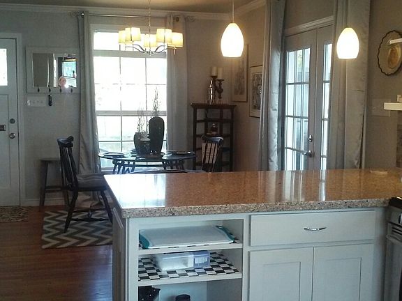 5th image of 702 N Chaparral