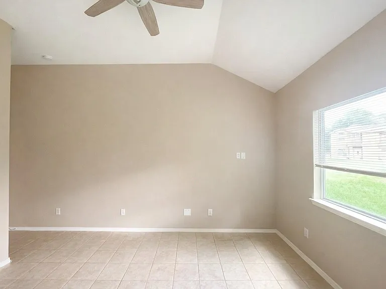 9104 N Green River Dr #A — Photo 41