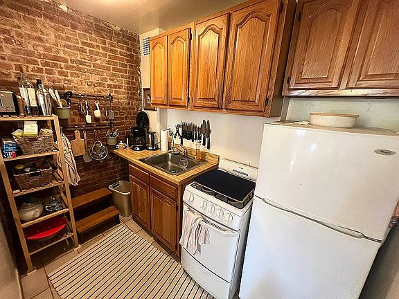 5th image of 493 Amsterdam Ave #3A