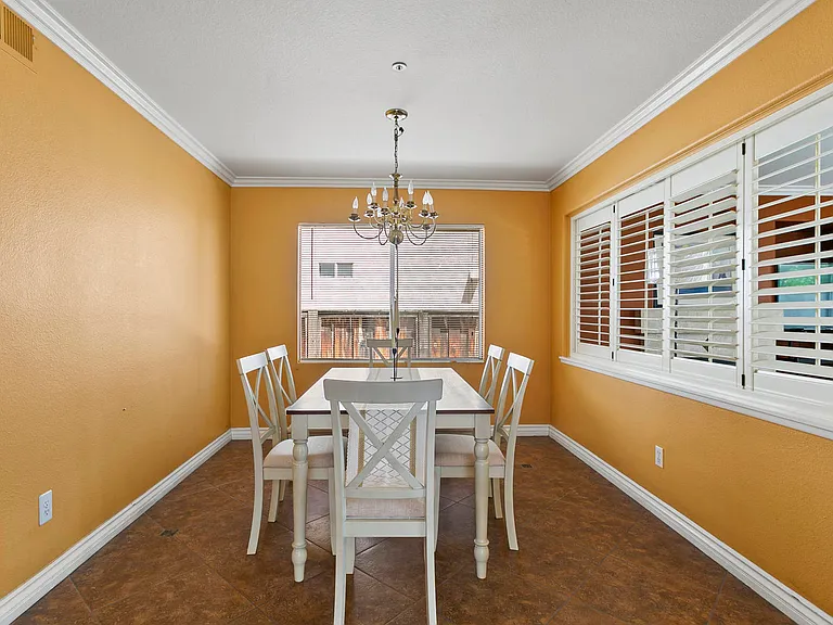 14033 Yorktown Ct — Photo 3