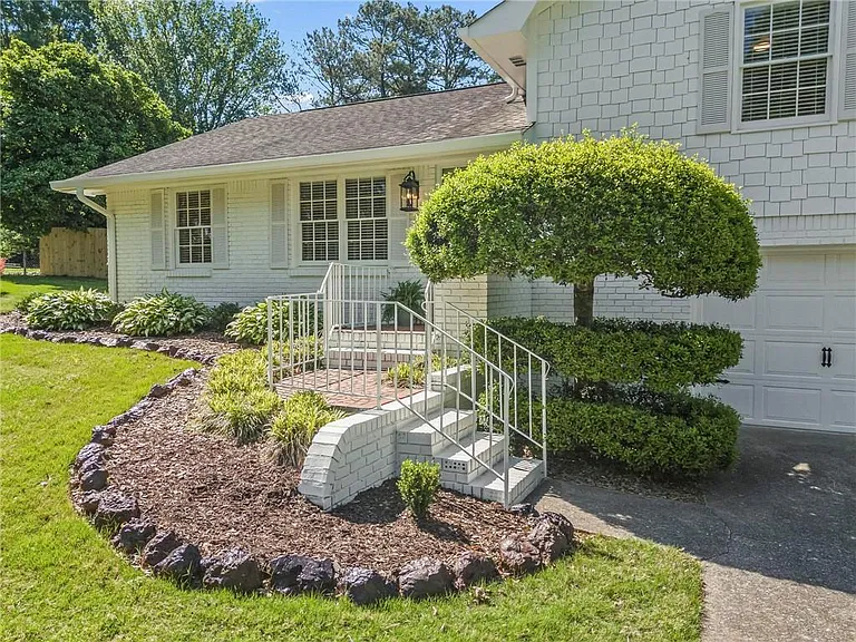 37 Skyview Cir — Photo 2