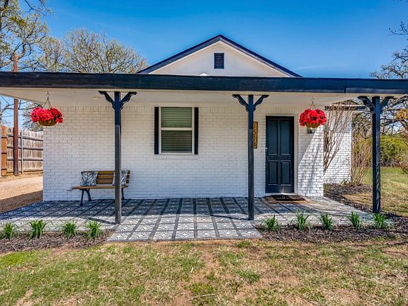 3rd image of 1514 Cardinal Rd