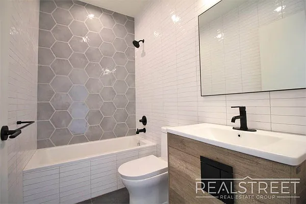 Rented by Real Street Inc | media 7