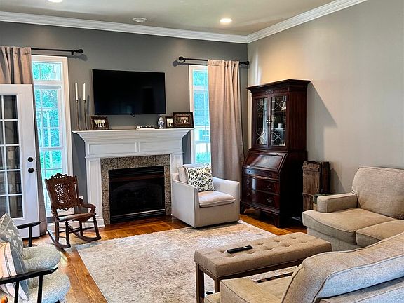 3rd image of 211 Hayden Heady Cir