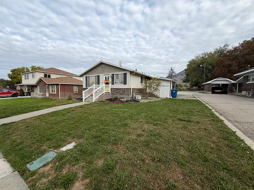 182 W Center St #182