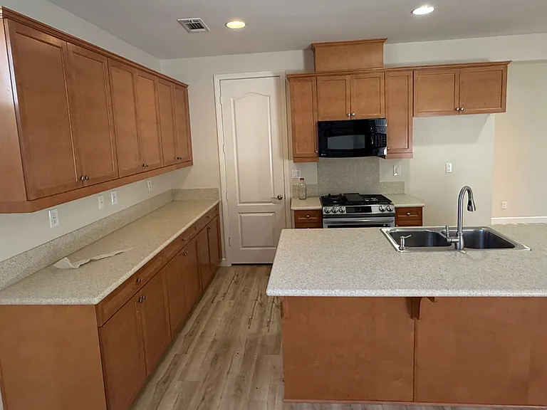 10302 Oldham Ln — Photo 12