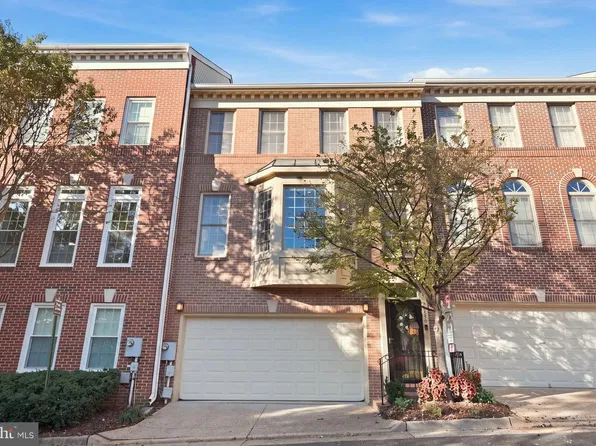 2536 Gadsby Pl, Alexandria, VA 22311