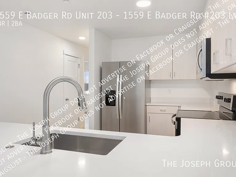 Town's Edge Apartments - 1555 E Badger Rd — Photo 15