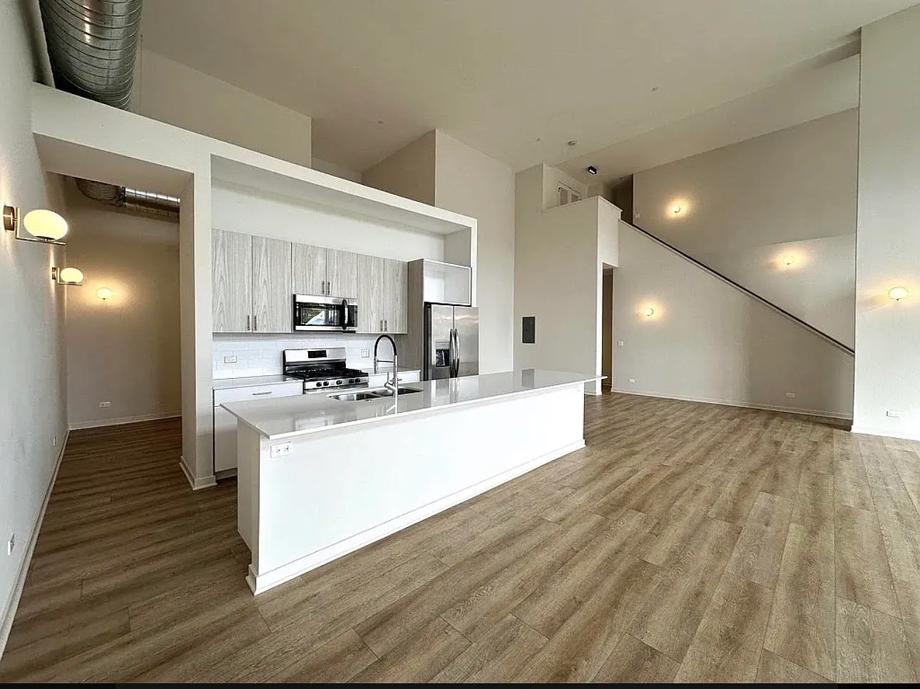 1 bed, 1.5 bath, 830 sqft, $2,450 — Photo 2
