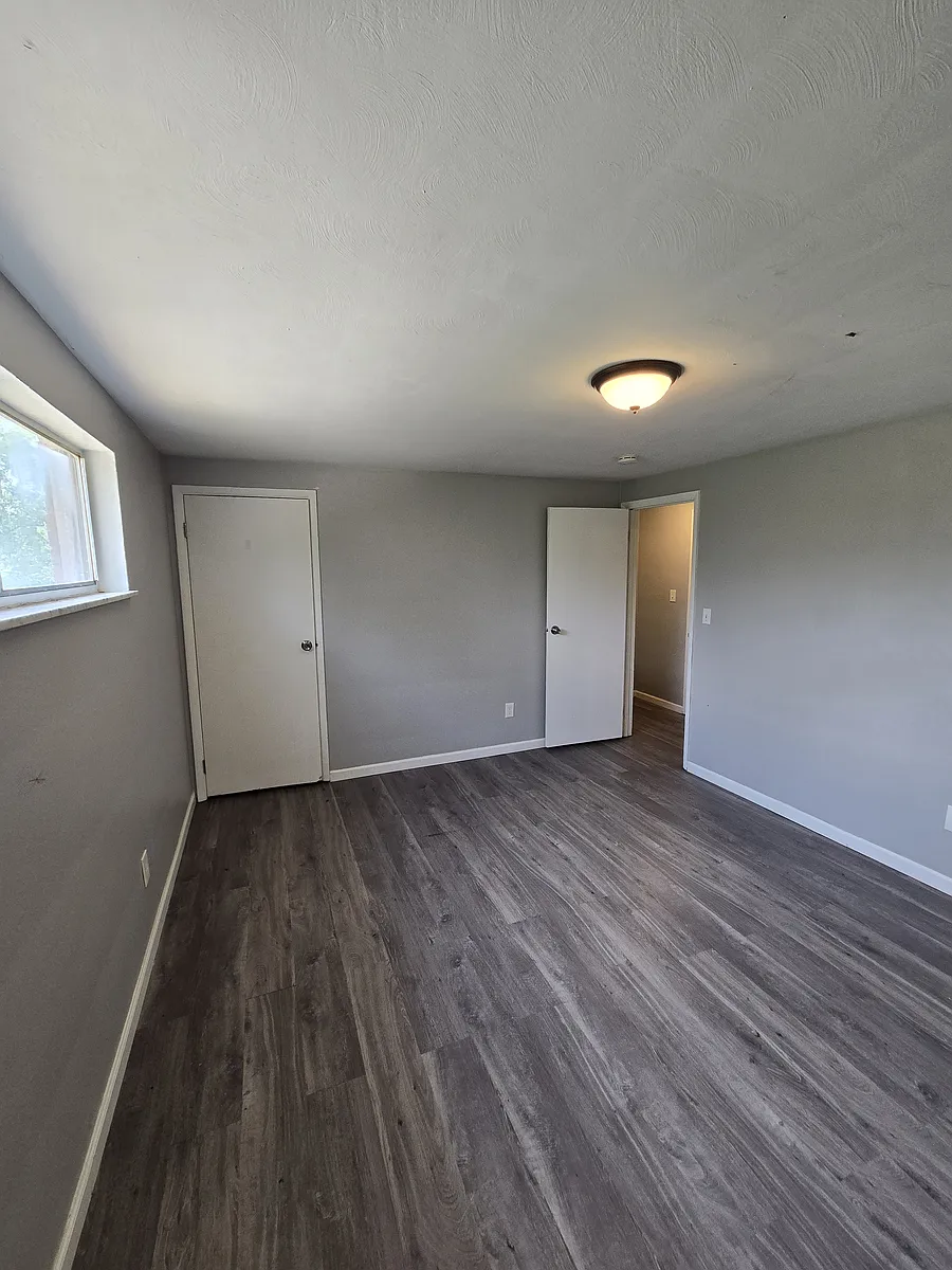 Building Photo - 2103 Vantine St