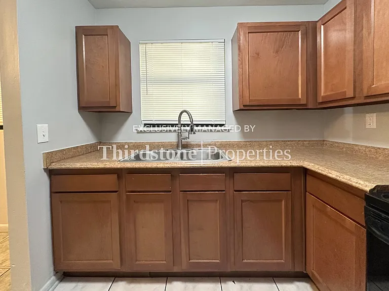 1038 La Marche Dr — Photo 6