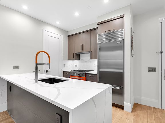 3rd image of 71 Nassau St APT 11B