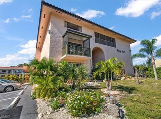 828 Wiggins Pass Rd APT 10, Naples, FL 34110