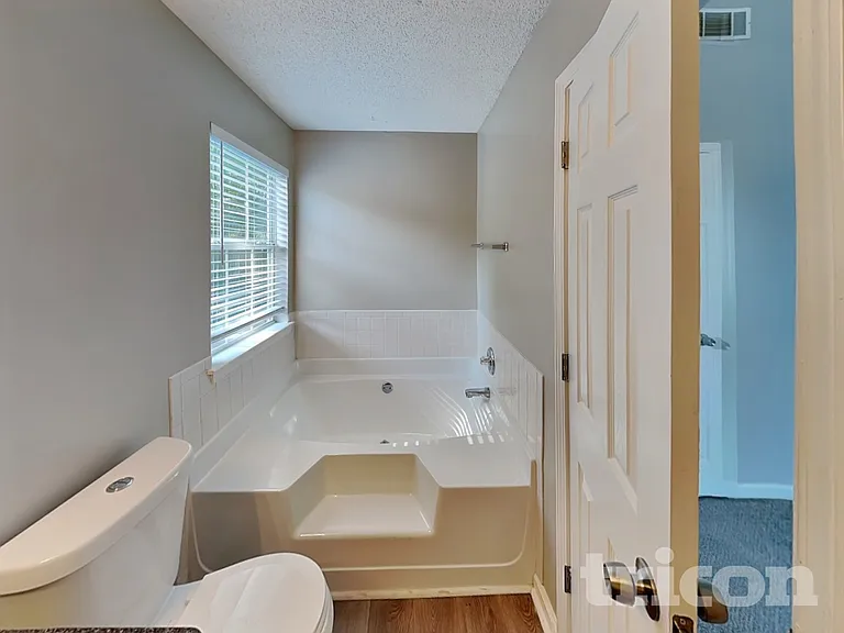4430 Reserve Hill Xing — Photo 9