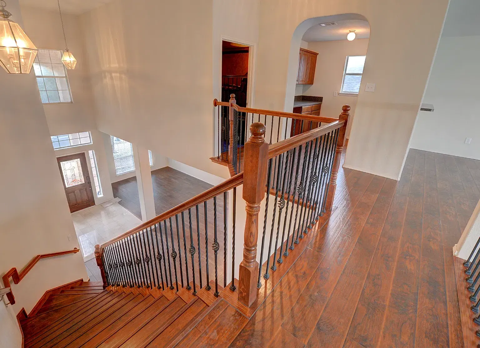 5 bed, 4576 sqft, $3,750 — Photo 3