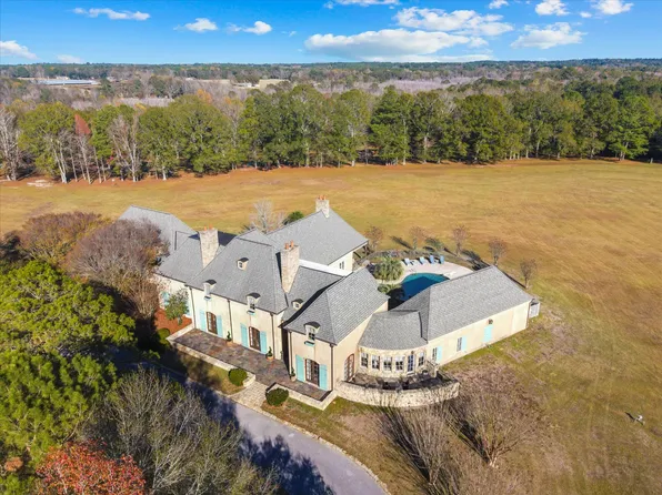 56 Lakeshore Dr, Laurel, MS 39443