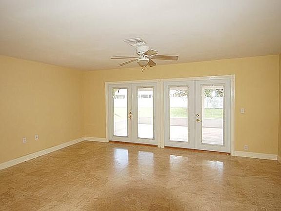 5th image of 1726 SE Hondo Ave