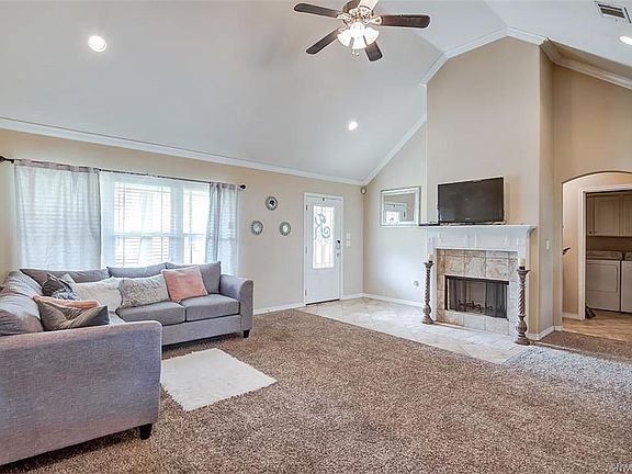 5th image of 220 Southern Creek Cir