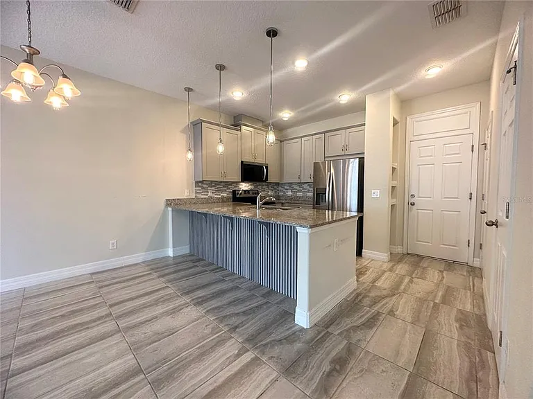 2928 Windmill Dr — Photo 5
