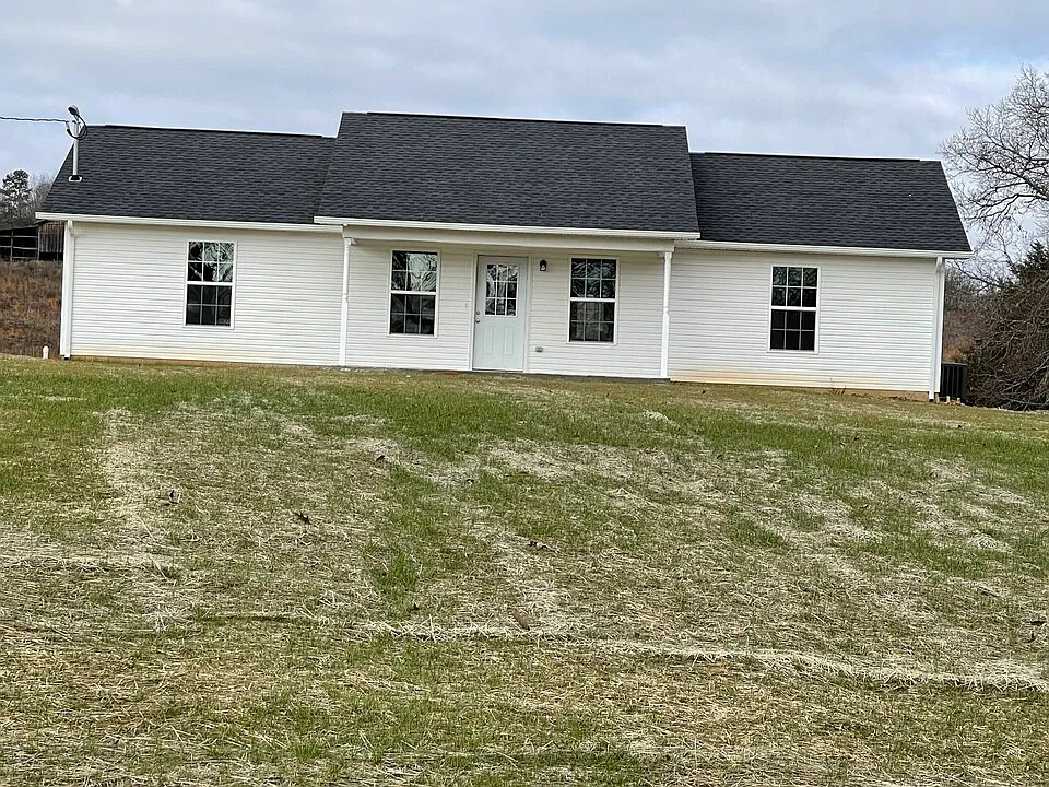 3 bed, 1200 sqft, $1,750 — Photo 1