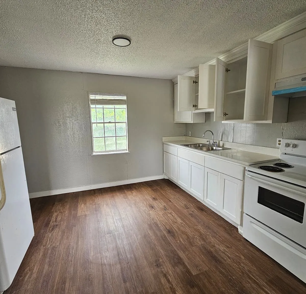 2 bed, 1.0 bath, $800 — Photo 4