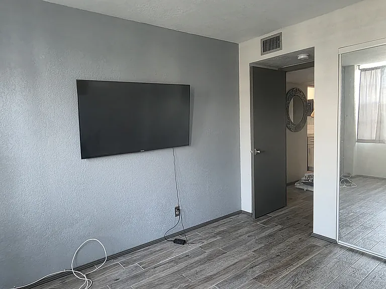 2741 Taft St #109 — Photo 14