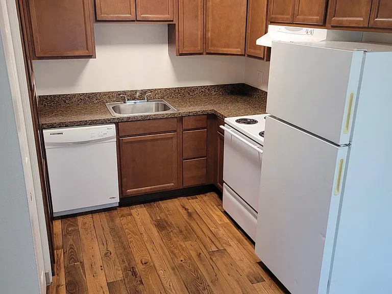 The Oaks Apartments — Photo 24