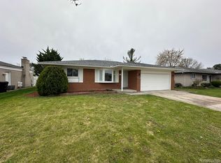 22423 Independence St, Woodhaven, MI 48183