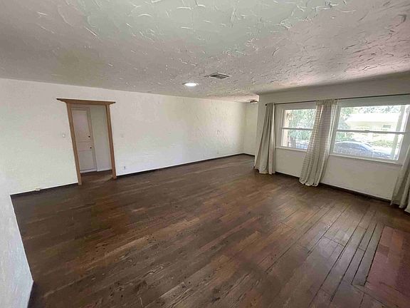 4th image of 22120 De La Osa St