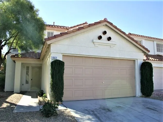 4 bed, 2.5 bath, 1575 sqft, $2,255 — Photo 1
