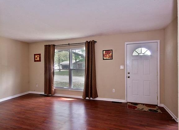 4th image of 707 Saint Anthony Dr
